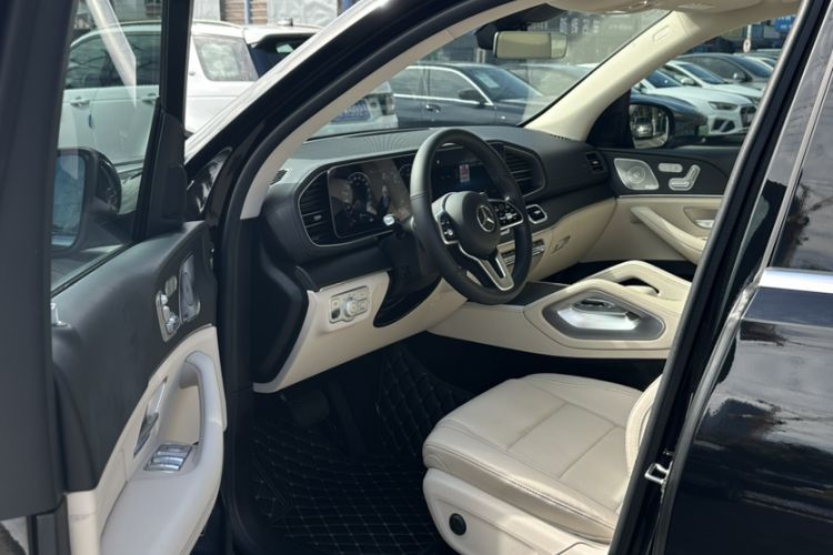 Used Mercedes-Benz GLE 2023 GLE 450 4MATIC Luxury Model Interior 5