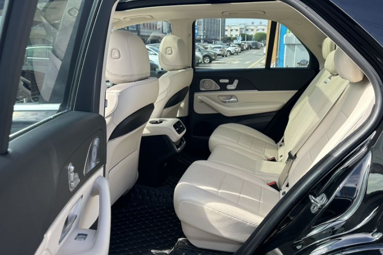 Used Mercedes-Benz GLE 2023 GLE 450 4MATIC Luxury Model Interior 6