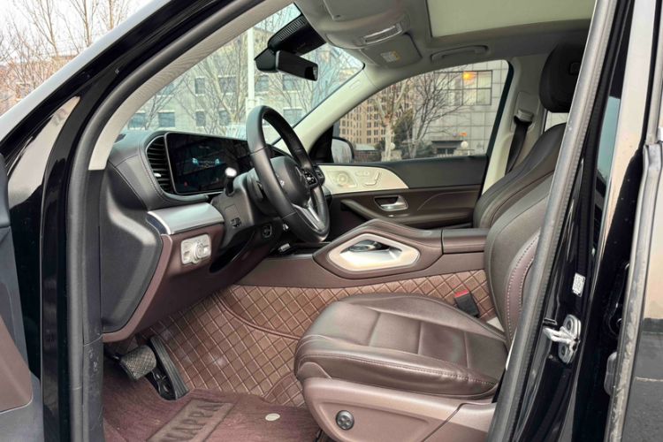 Used Mercedes-Benz GLE 2023 GLE 450 4MATIC Stylish Model Interior 6