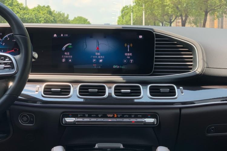 Used Mercedes-Benz GLE 2023 GLE 350 4MATIC Stylish Model Interior 8