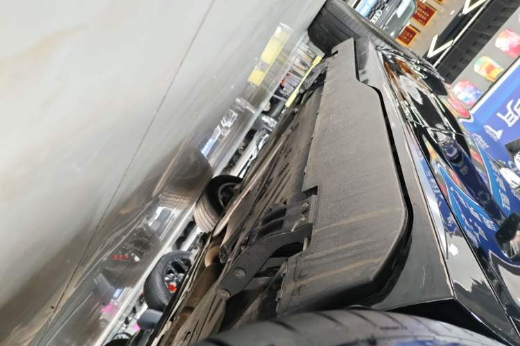 Used Mercedes-Benz GLE 2023 GLE 350 4MATIC Stylish Model Left Side Sill