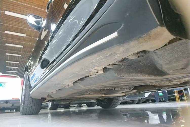 Used Mercedes-Benz GLE 2023 GLE 450 4MATIC Stylish Model Left Side Sill
