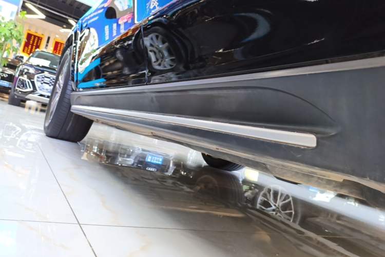 Used Mercedes-Benz GLE 2023 GLE 350 4MATIC Stylish Model Left Side Sill