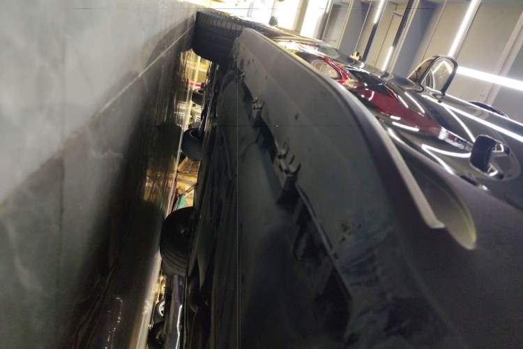 Used Mercedes-Benz GLE 2023 GLE 350 4MATIC Dynamic Edition Left Side Sill