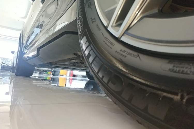 Used Mercedes-Benz GLE 2023 GLE 450 4MATIC Stylish Model Left Side Sill