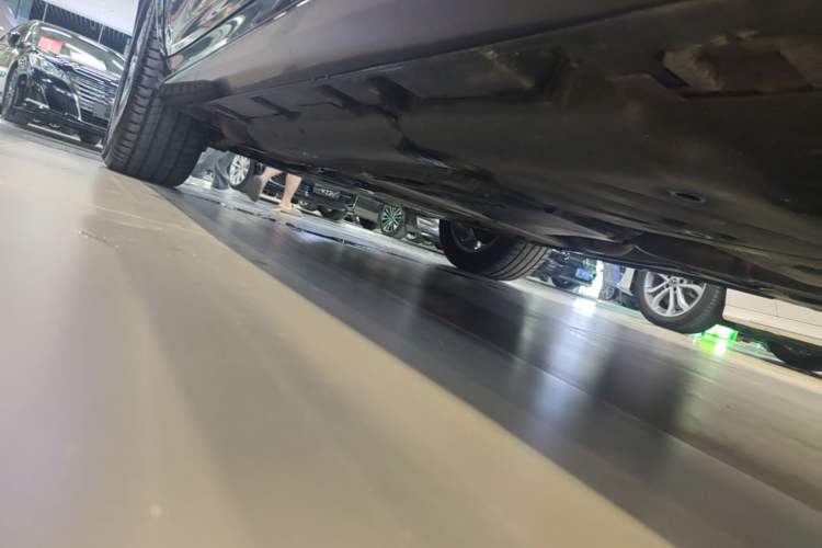 Used Mercedes-Benz GLE 2023 GLE 350 4MATIC Stylish Model Left Side Sill