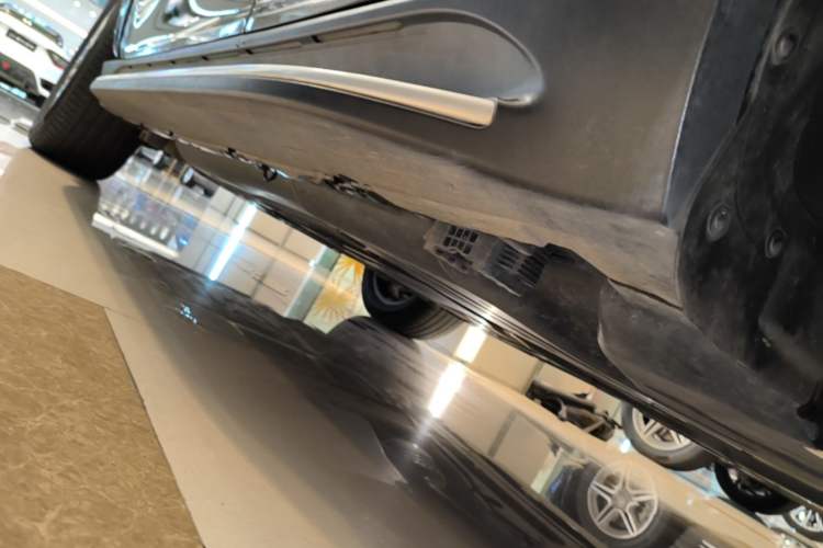 Used Mercedes-Benz GLE 2023 GLE 450 4MATIC Luxury Model Left Side Sill