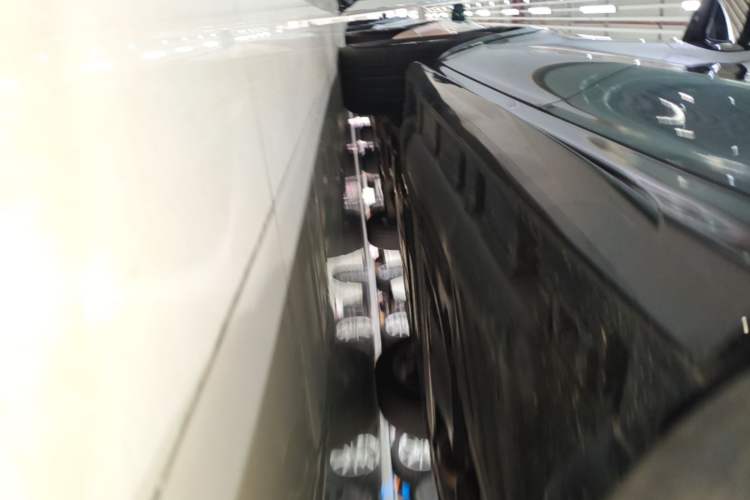 Used Mercedes-Benz GLE 2023 GLE 350 4MATIC Stylish Model Left Side Sill