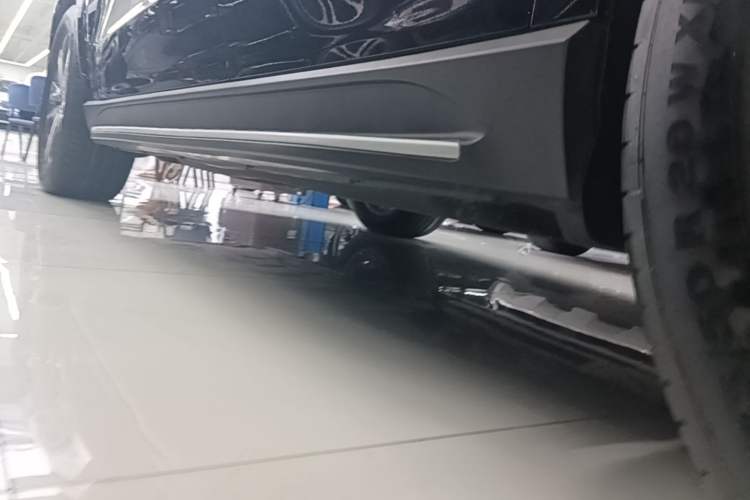 Used Mercedes-Benz GLE 2023 GLE 350 4MATIC Stylish Model Left Side Sill