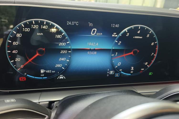 Used Mercedes-Benz GLE 2023 GLE 350 4MATIC Stylish Model Odometer Close Up