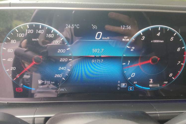 Used Mercedes-Benz GLE 2023 GLE 350 4MATIC Stylish Model Odometer Close Up