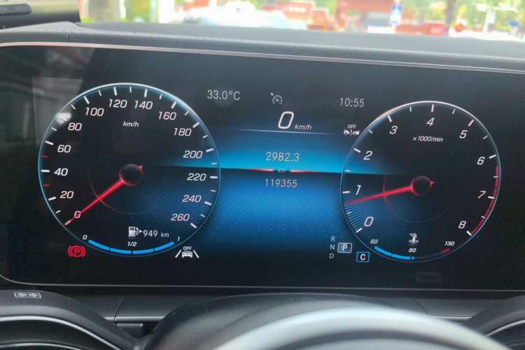 Used Mercedes-Benz GLE 2023 GLE 350 4MATIC Stylish Model Odometer Close Up