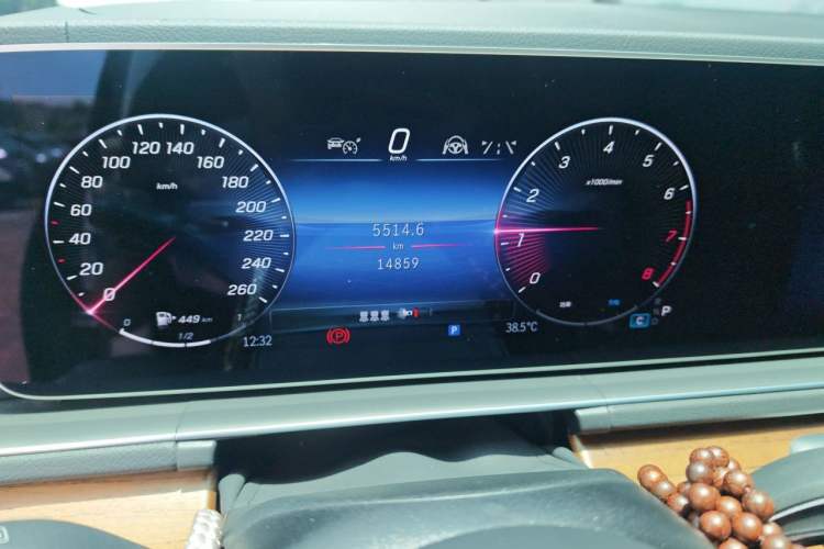 Used Mercedes-Benz GLE 2023 GLE 450 4MATIC Stylish Model Odometer Close Up