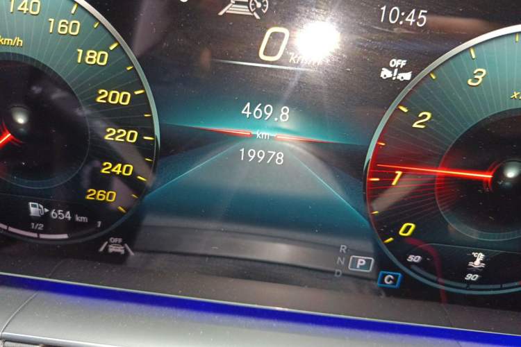 Used Mercedes-Benz GLE 2023 GLE 350 4MATIC Stylish Model Odometer Close Up
