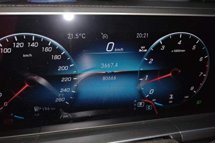 Used Mercedes-Benz GLE 2023 GLE 350 4MATIC Stylish Model Odometer Close Up