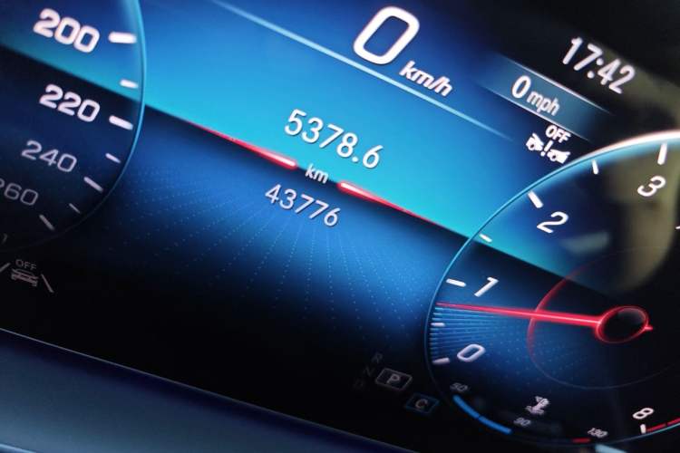 Used Mercedes-Benz GLE 2023 GLE 350 4MATIC Stylish Model Odometer Close Up