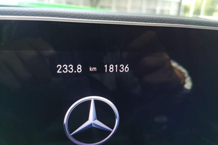 Used Mercedes-Benz GLE 2023 GLE 450 4MATIC Stylish Model Odometer Close Up