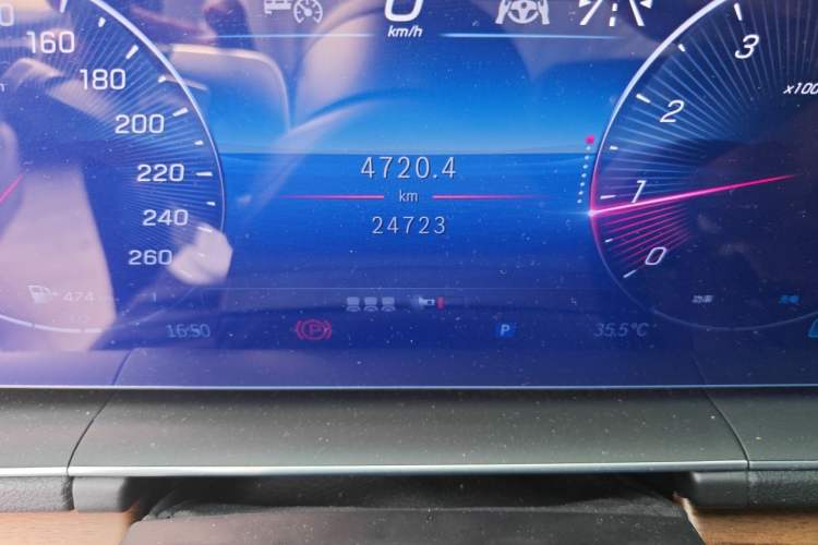 Used Mercedes-Benz GLE 2023 GLE 450 4MATIC Stylish Model Odometer Close Up