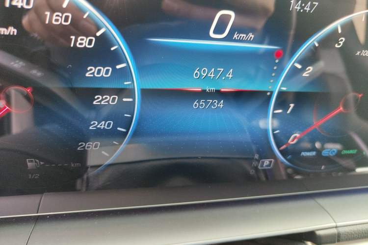 Used Mercedes-Benz GLE 2023 GLE 450 4MATIC Stylish Model Odometer Close Up
