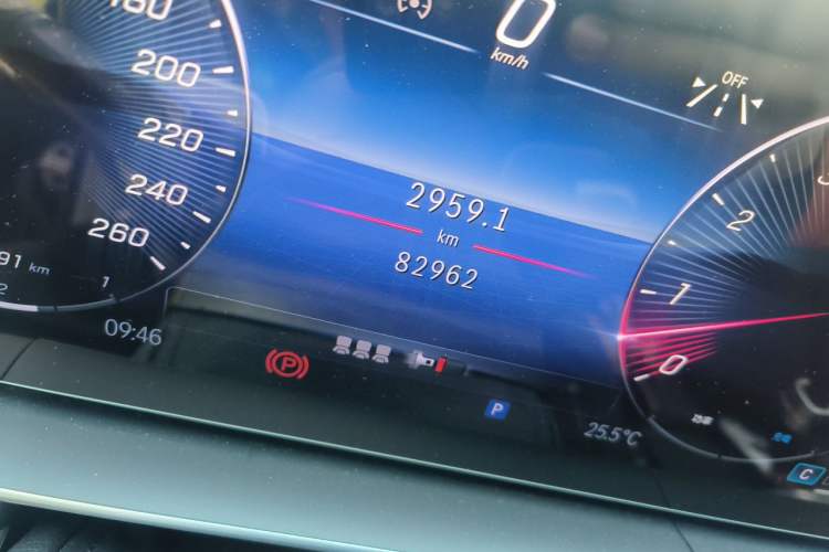 Used Mercedes-Benz GLE 2023 GLE 450 4MATIC AMG Line Odometer Close Up