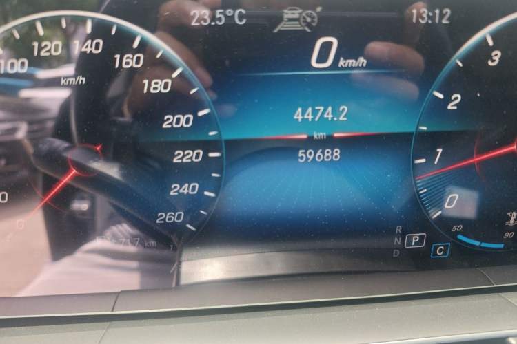 Used Mercedes-Benz GLE 2023 GLE 350 4MATIC Stylish Model Odometer Close Up