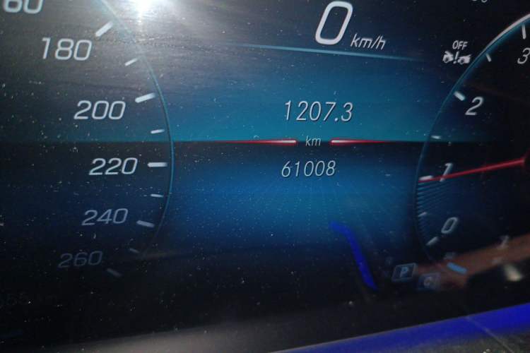 Used Mercedes-Benz GLE 2023 GLE 350 4MATIC Stylish Model Odometer Close Up