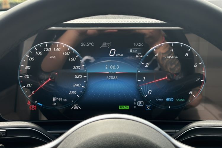 Used Mercedes-Benz GLE 2023 GLE 450 4MATIC Luxury Model Odometer Close Up