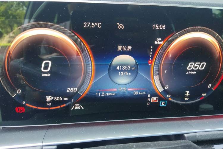 Used Mercedes-Benz GLE 2023 GLE 350 4MATIC Stylish Model Odometer Close Up