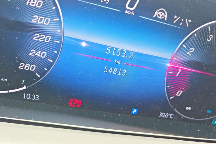 Used Mercedes-Benz GLE 2023 GLE 450 4MATIC Luxury Model Odometer Close Up