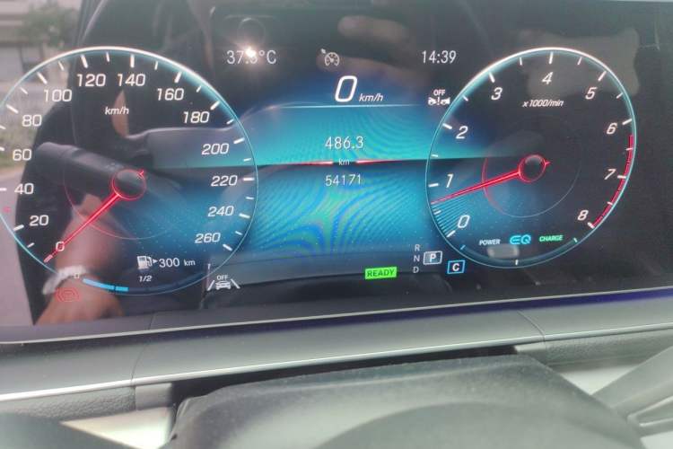 Used Mercedes-Benz GLE 2023 GLE 450 4MATIC Stylish Model Odometer Close Up