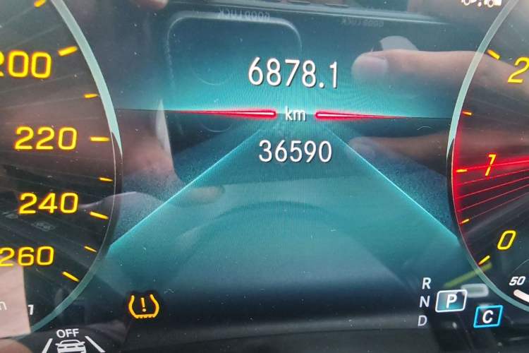 Used Mercedes-Benz GLE 2023 GLE 350 4MATIC Coupe SUV Luxury Model Odometer Close Up
