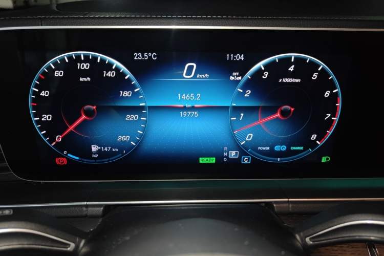 Used Mercedes-Benz GLE  Odometer Close Up