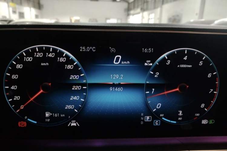 Used Mercedes-Benz GLE 2023 GLE 350 4MATIC Stylish Model Odometer Close Up