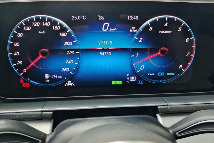 Used Mercedes-Benz GLE 2023 GLE 450 4MATIC Stylish Model Odometer Close Up