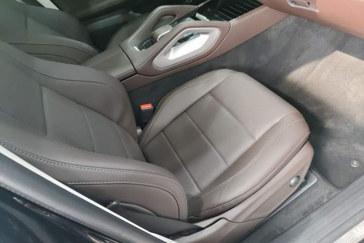 Used Mercedes-Benz GLE 2023 GLE 350 4MATIC Stylish Model Right Front Seat