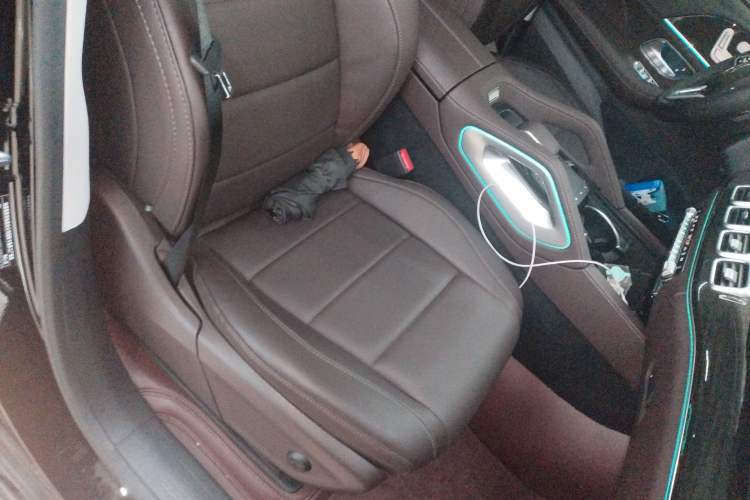 Used Mercedes-Benz GLE 2023 GLE 350 4MATIC Stylish Model Right Front Seat