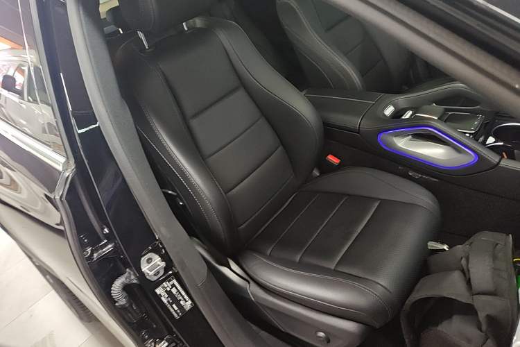 Used Mercedes-Benz GLE 2023 GLE 350 4MATIC Coupe SUV Fashion Model Right Front Seat