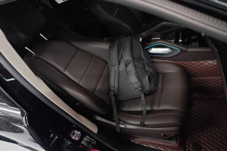 Used Mercedes-Benz GLE 2023 GLE 350 4MATIC Stylish Model Right Front Seat