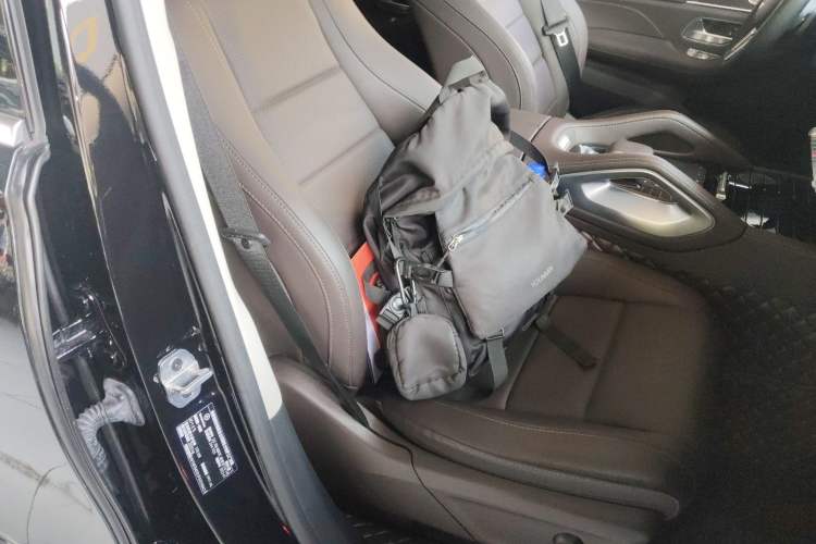 Used Mercedes-Benz GLE 2023 GLE 350 4MATIC Stylish Model Right Front Seat