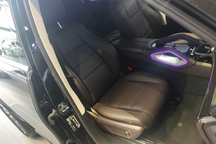 Used Mercedes-Benz GLE 2023 GLE 350 4MATIC Stylish Model Right Front Seat