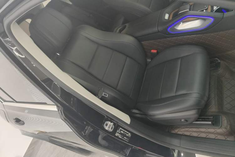 Used Mercedes-Benz GLE 2023 GLE 450 4MATIC AMG Line Right Front Seat