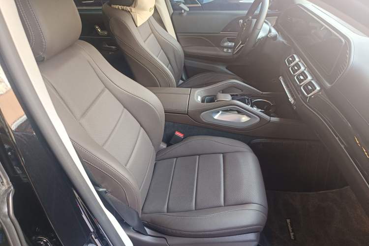 Used Mercedes-Benz GLE 2023 GLE 350 4MATIC Stylish Model Right Front Seat
