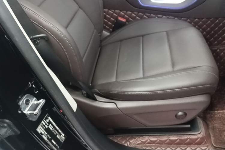 Used Mercedes-Benz GLE 2023 GLE 350 4MATIC Stylish Model Right Front Seat