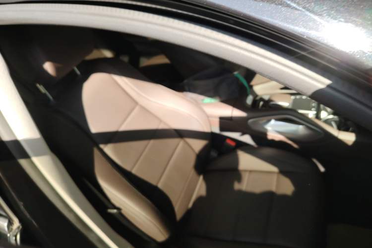 Used Mercedes-Benz GLE 2023 GLE 350 4MATIC Stylish Model Right Front Seat