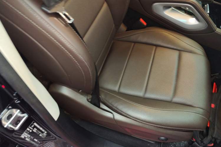 Used Mercedes-Benz GLE 2023 GLE 350 4MATIC Stylish Model Right Front Seat