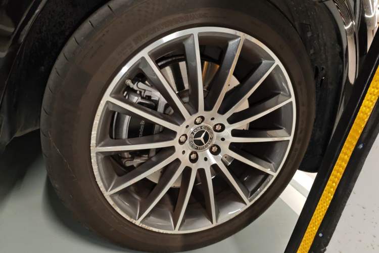Used Mercedes-Benz GLE 2023 GLE 450 4MATIC Luxury Model Right Front Wheel Hub