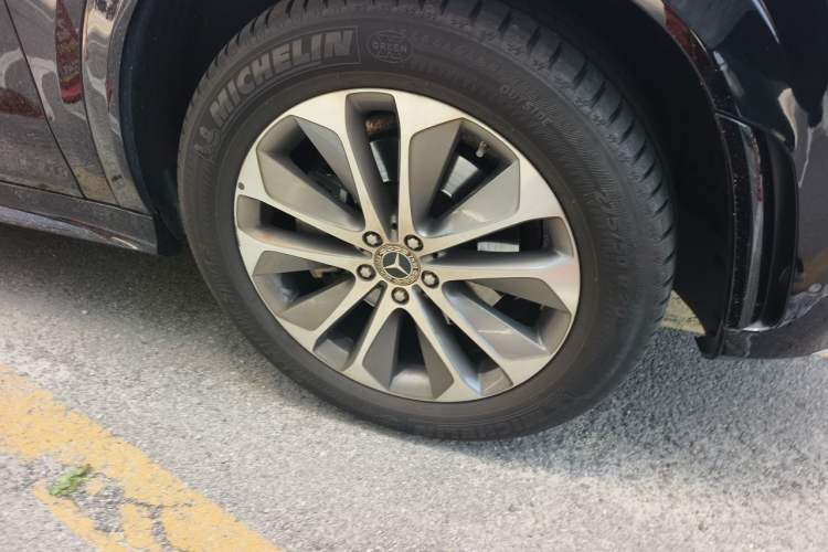 Used Mercedes-Benz GLE 2023 GLE 350 4MATIC Stylish Model Right Front Wheel Hub