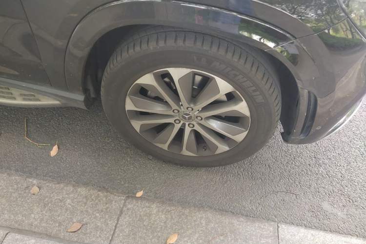 Used Mercedes-Benz GLE 2023 GLE 350 4MATIC Stylish Model Right Front Wheel Hub