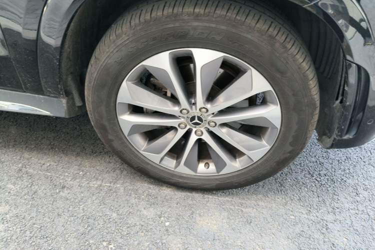 Used Mercedes-Benz GLE 2023 GLE 350 4MATIC Stylish Model Right Front Wheel Hub