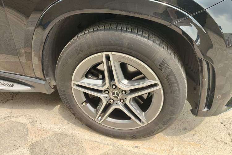 Used Mercedes-Benz GLE 2023 GLE 450 4MATIC Stylish Model Right Front Wheel Hub
